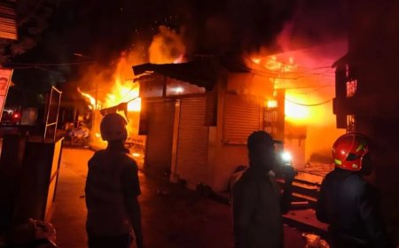 ठाणे अग्निकांड: भीषण आग में फायरमैन और गार्ड की मौत, पूरा बाजार जलकर खाक