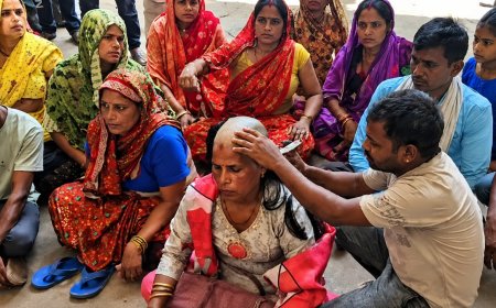 फिरोजाबाद में विकास के दावों की खुली पोल: बीजेपी महिला पार्षद ने पानी संकट से नाराज होकर नगर निगम गेट पर कराया मुंडन, प्रशासन पर उठे सवाल