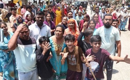 इंदौर में पानी के लिए हाहाकार, सड़कों पर उतरे लोग बोले, सर पानी दे दो, नहीं तो हालात बिगड़ जाएंगे