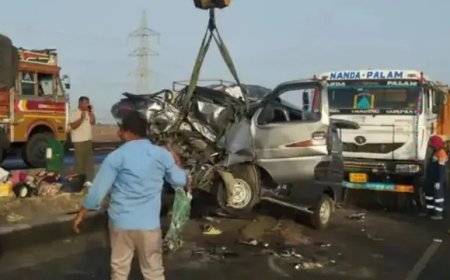 मोरबी-कच्छ हाईवे पर दर्दनाक हादसा इको कार का टायर फटते ही ट्रक से टक्कर, 4 की मौत, 2 घायल
