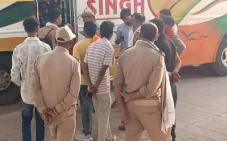 जालौन में मतांतरण मामले पर बड़ी कार्रवाई, लखनऊ जा रही बस रोकी गई, 30 ग्रामीणों को उतारा गया