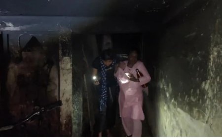 केशवपुरम में बिजली मीटरों में लगी आग से हड़कंप, रिहायशी इमारत में अफरा-तफरी, बड़ा हादसा टला