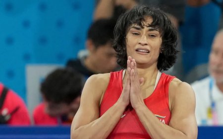 एशियन गेम्स का सपना टूटा सेमीफाइनल में हार के साथ बाहर हुईं विनेश फोगाट, मीनाक्षी गोयात ने पलटा मुकाबला