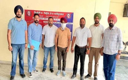 गुरदासपुर में विजिलेंस का बड़ा एक्शन, रिटायर्ड JE से रिश्वत ले रहा अकाउंटेंट रंगेहाथ गिरफ्तार