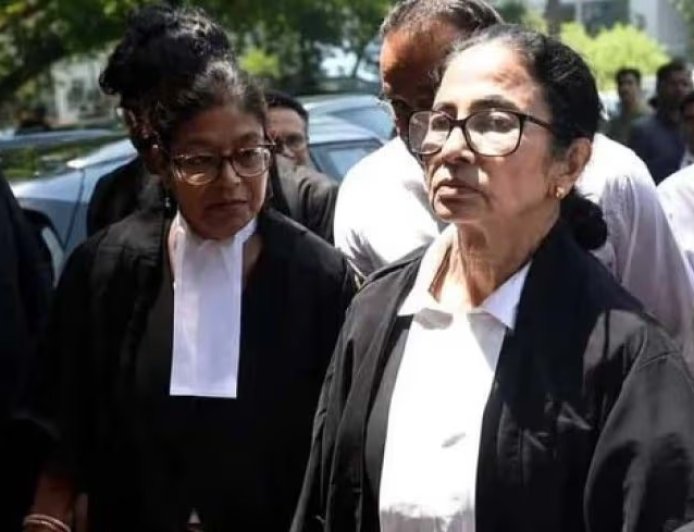 HC पहुंचीं बंगाल की पूर्व मुख्यमंत्री ममता बनर्जी  के खिलाफ लगे चोर के नारे, बोली बंगाल कोई बुलडोजर स्टेट नहीं 