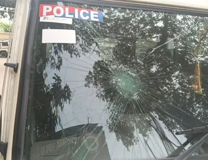वैशाली में पुलिस टीम पर हमला, हथियार बरामदगी के दौरान ग्रामीणों ने की रोड़ेबाजी, कई पुलिसकर्मी घायल