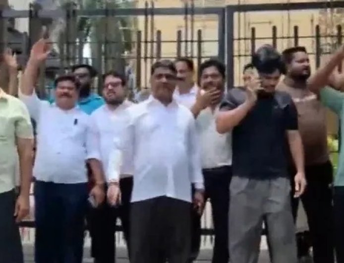 मुंबई मीरा रोड में बकरों को लेकर बवाल, सोसायटी में दो गुट भिड़े, पुलिस ने संभाला मामला