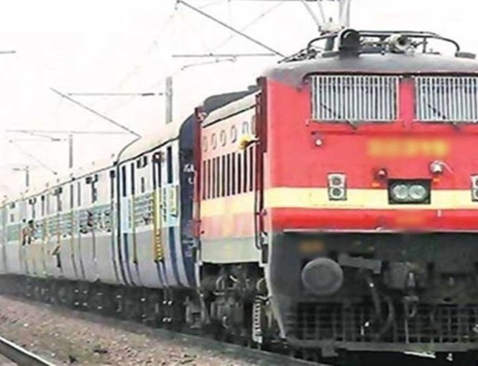 मुंबई सेंट्रल काठगोदाम साप्ताहिक ट्रेन नियमित, कासगंज ठहराव से यात्रियों को बड़ी राहत