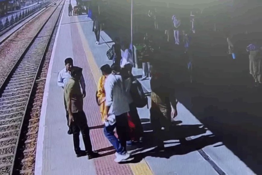 अलवर जंक्शन पर बड़ा हादसा टला, RPF जवान ने चलती ट्रेन से गिरती महिला की जान बचाई