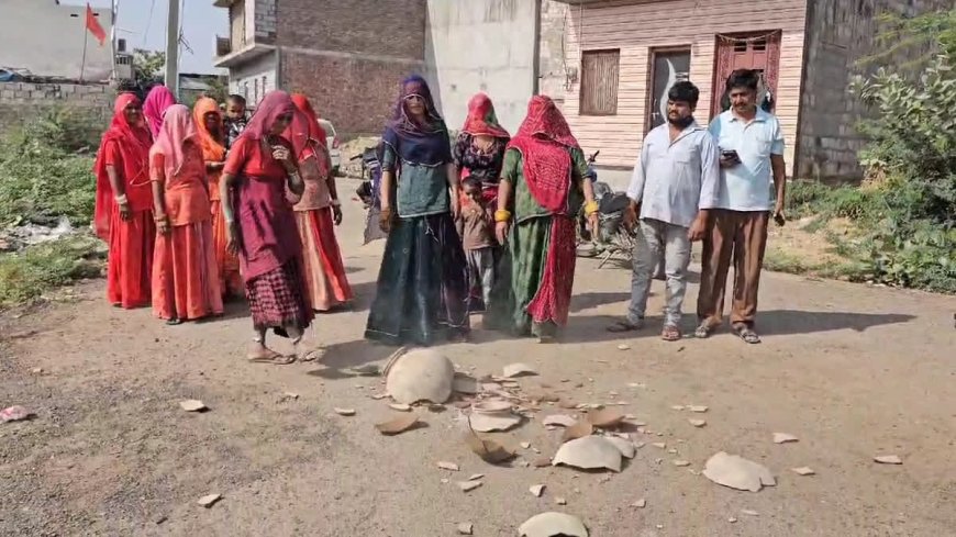 जोधपुर में जल संकट पर फूटा महिलाओं का गुस्सा, मटकी फोड़कर किया प्रदर्शन