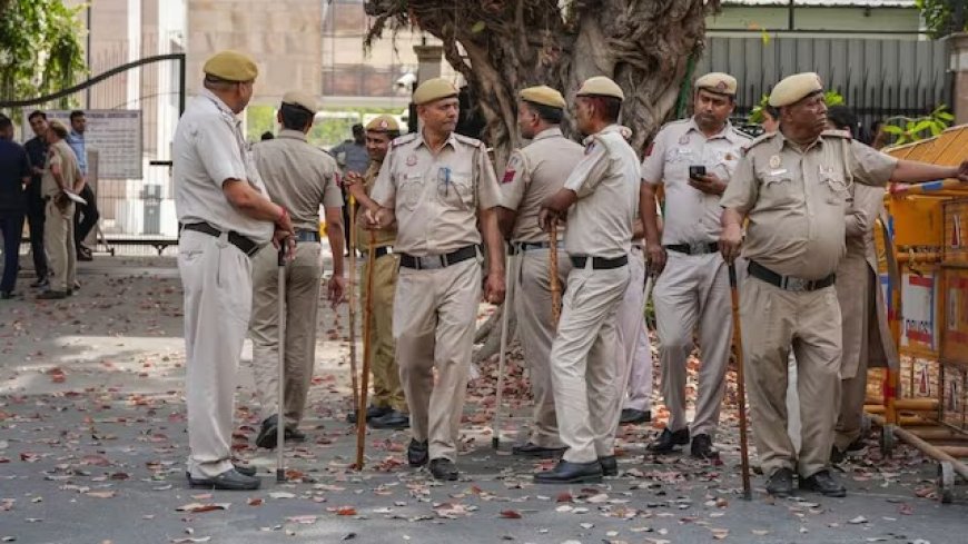 दिल्ली पुलिस की बड़ी कार्रवाई आतंकी हमलों की साजिश रच रहे 9 आरोपी गिरफ्तार, ISI और अंडरवर्ल्ड कनेक्शन का खुलासा