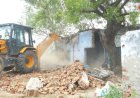 गाजियाबाद में चला बुलडोजर 30 साल पुराना मदरसा ध्वस्त, 880 वर्गमीटर सरकारी जमीन पर अवैध कब्जे का दावा