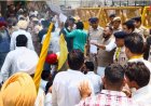 चंडीगढ़ BJP मुख्यालय के बाहर AAP का जोरदार प्रदर्शन जतिंदर पाल मल्होत्रा की टिप्पणी पर बवाल, पुलिस से हुई नोकझोंक