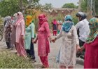 24 दिन से बिजली संकट पर फूटा ग्रामीणों का गुस्सा, रेवाड़ी-बावल रोड पर लगाया जाम; समाधान की मांग पर अड़े लोग