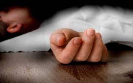 गोरखपुर में मंदिर परिसर से संदिग्ध हालात में पेड़ से लटका मिला व्यक्ति का शव, इलाके में सनसनी