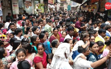 बांकेबिहारी मंदिर में भीड़ और गर्मी के बीच श्रद्धालु की मौत, दर्शन के लिए आए परिवार में पसरा मातम