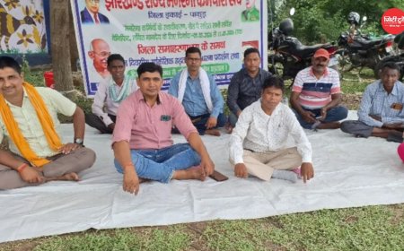 पाकुड़ में 94 दिनों से मनरेगा कर्मियों की हड़ताल, विकास कार्य पूरी तरह ठप; गांवों में गहराया रोजगार संकट