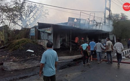 भोपाल में पटाखा दुकान में भीषण आग, हलालपुर मार्ग पर मची अफरा-तफरी, लाखों के नुकसान की आशंका