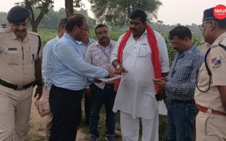 विक्रमशिला-कटरिया रेल महासेतु को मिली रफ्तार! गंगा पार नाव से पहुंचे रेलवे जीएम, मेगा प्रोजेक्ट पर दिया बड़ा संकेत