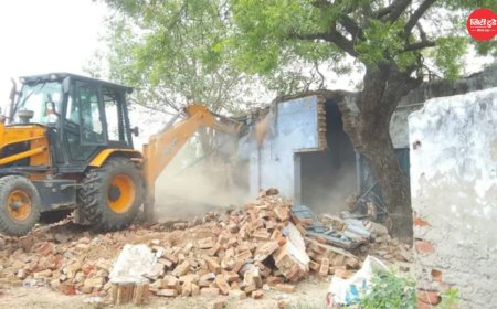 गाजियाबाद में चला बुलडोजर 30 साल पुराना मदरसा ध्वस्त, 880 वर्गमीटर सरकारी जमीन पर अवैध कब्जे का दावा