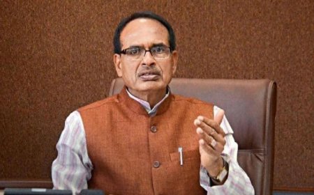 "तुम बैठो, मामा खड़ा रहेगा तुम्हारे लिए": जनता को बार-बार खड़ा करने पर नाराज हुए शिवराज सिंह चौहान, मंच से दिया सम्मान का संदेश
