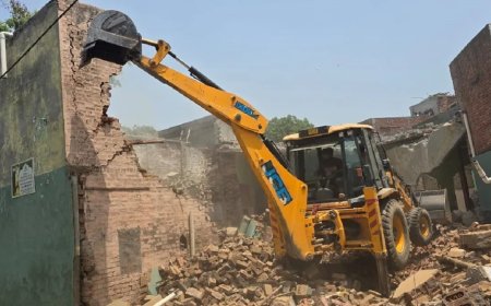 बागपत में तालाब की जमीन पर बनी 50 साल पुरानी मस्जिद ध्वस्त, हाईकोर्ट आदेश पर प्रशासन की कार्रवाई