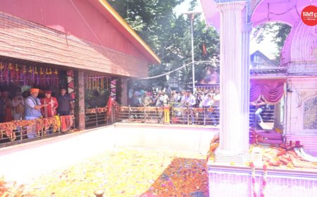 खीर भवानी मेले में पहुंचे एलजी मनोज सिन्हा, माता राग्न्या देवी से मांगा शांति और समृद्धि का आशीर्वाद; बोले- 'कश्मीरियत की जीवंत पहचान है यह मेला'