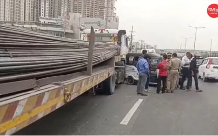 गाजियाबाद NH-9 पर सरियों से भरे ट्रक ने मचाई तबाही: 6 वाहनों को मारी टक्कर, 8 लोग घायल; चालक मौके से फरार