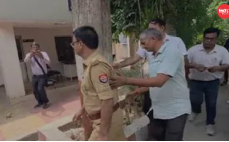 मेरठ में रिश्वत लेते दारोगा रंगेहाथ गिरफ्तार: केस से नाम हटाने के बदले मांगे थे ₹2 लाख, एंटी करप्शन टीम ने ₹30 हजार लेते ही दबोचा