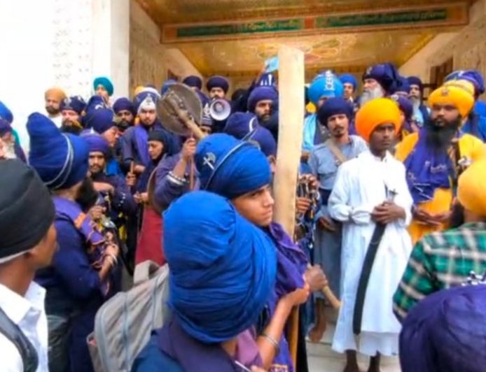 उत्तराखंड में निहंग श्रद्धालुओं के विवाद पर वार्ता जारी, प्रशासन ने मांगा दो दिन का समय; पांवटा साहिब गुरुद्वारा में रुका जत्था