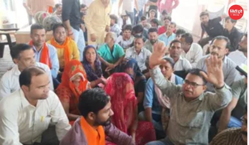 10 दिन से लापता नाबालिग की बरामदगी को लेकर पिलखुवा कोतवाली में धरना, हिंदू संगठनों ने किया हनुमान चालीसा पाठ