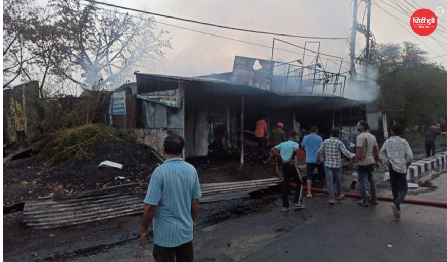 भोपाल में पटाखा दुकान में भीषण आग, हलालपुर मार्ग पर मची अफरा-तफरी, लाखों के नुकसान की आशंका