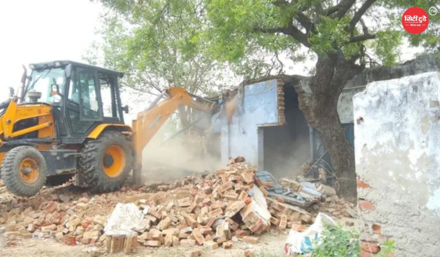 गाजियाबाद में चला बुलडोजर 30 साल पुराना मदरसा ध्वस्त, 880 वर्गमीटर सरकारी जमीन पर अवैध कब्जे का दावा