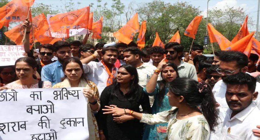 भोपाल में भाजपा सरकार के खिलाफ सड़कों पर उतरी एबीवीपी: एमएलबी गर्ल्स कॉलेज के पास शराब दुकान हटाने की मांग, 7 दिन का अल्टीमेटम