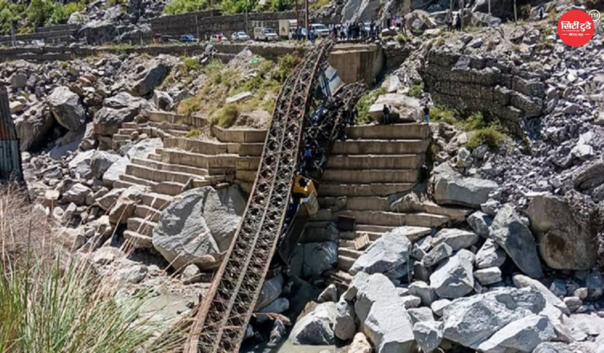 किन्नौर में बड़ा हादसा: सतलुज नदी में गिरा 190 फीट लंबा बैली ब्रिज, ओवरलोड डंपर सहित ढांचा धंसा; ड्राइवर बाल-बाल बचा