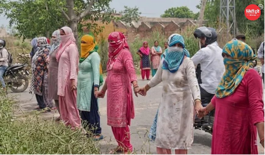 24 दिन से बिजली संकट पर फूटा ग्रामीणों का गुस्सा, रेवाड़ी-बावल रोड पर लगाया जाम; समाधान की मांग पर अड़े लोग