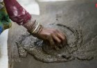 पुराने घरों में गोबर और मिट्टी से क्यों लीपी जाती थीं दीवारें और फर्श? यह सिर्फ परंपरा नहीं, सदियों पुरानी वैज्ञानिक समझ थी