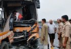 आगरा-लखनऊ एक्सप्रेसवे पर भीषण सड़क हादसा: तेज रफ्तार बस ट्रक से टकराई, चालक समेत आठ यात्री घायल; आधे घंटे चला रेस्क्यू ऑपरेशन
