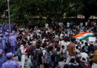 जंतर-मंतर पर संसद मार्च के दौरान बवाल: प्रदर्शनकारियों पर लाठीचार्ज के दावे, बैरिकेडिंग तोड़ संसद मार्ग की ओर बढ़ी भीड़; पुलिस ने हिंसा से किया इनकार