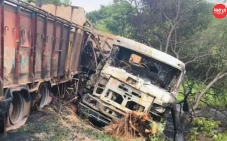 झारखंड में भीषण सड़क हादसा: डंपर और ट्रेलर की टक्कर के बाद लगी भीषण आग, दो चालक जिंदा जले; तेज बारिश भी नहीं बुझा सकी आग
