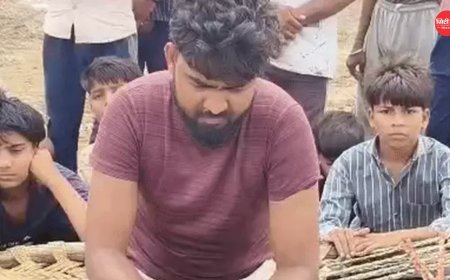मुरैना में सड़क निर्माण की मांग को लेकर युवक का आमरण अनशन जारी: 25 किमी दंडवत यात्रा के बाद अब भूख हड़ताल, प्रशासन ने दिया आश्वासन, सांसद ने बताया 'पब्लिसिटी स्टंट'