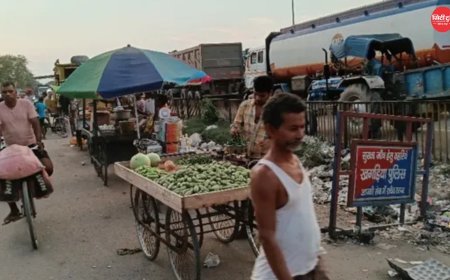 खगड़िया में अतिक्रमण पर प्रशासन की कार्रवाई बेअसर: पांचवीं बार चला बुलडोजर, अगले ही दिन फिर सड़क पर सजी दुकानें; स्थायी समाधान की उठी मांग