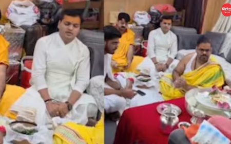 चलती ट्रेन में पूजा का वीडियो वायरल: रेलवे ने दी सफाई, बताया- ₹3 लाख से ज्यादा देकर बुक कराया गया था प्राइवेट सैलून कोच