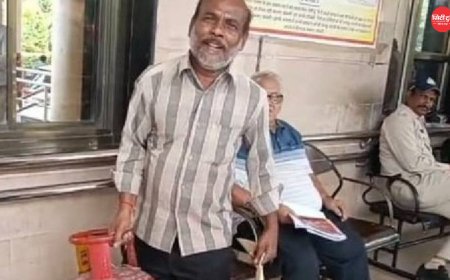 इंदौर में गैस सिलेंडर से निकला पानी, शिकायत लेकर कलेक्टर जनसुनवाई पहुंचा उपभोक्ता; एक महीने से नहीं हुई सुनवाई