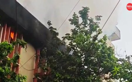 लखनऊ के जवाहर भवन में भीषण आग: चौथी मंजिल से उठीं लपटें, 2 किमी दूर तक दिखा धुएं का गुबार; 15 दमकल गाड़ियों ने संभाला मोर्चा