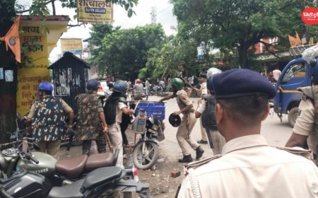 कटिहार में छात्रों का प्रदर्शन उग्र, DM कार्यालय घेराव के दौरान पुलिस ने किया हल्का लाठीचार्ज