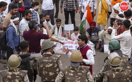 भोपाल में किसान आंदोलन तीसरे दिन उग्र: बैरिकेडिंग तोड़ CM हाउस की ओर बढ़े प्रदर्शनकारी, अर्धनग्न प्रदर्शन और सद्बुद्धि यज्ञ से सरकार पर दबाव