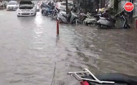 देशभर में भारी बारिश का कहर: उत्तराखंड में लैंडस्लाइड से केदारनाथ रूट बंद, जम्मू-कश्मीर में कारगिल-लेह हाईवे ब्लॉक; यूपी में 100 परिवारों ने घर छोड़े