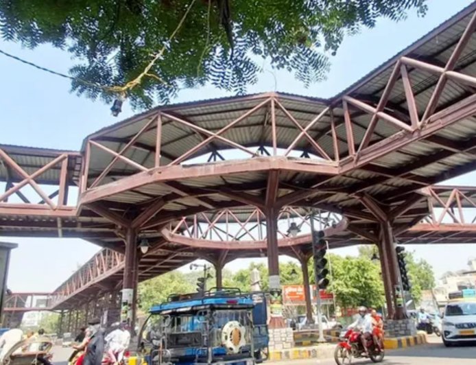 बरेली स्काईवॉक हादसे के बाद संचालन पर फिर मंथन: ₹11.18 करोड़ की परियोजना ढाई साल से उपयोग से बाहर, युवक की मौत के बाद सुरक्षा और प्रबंधन पर उठे सवाल