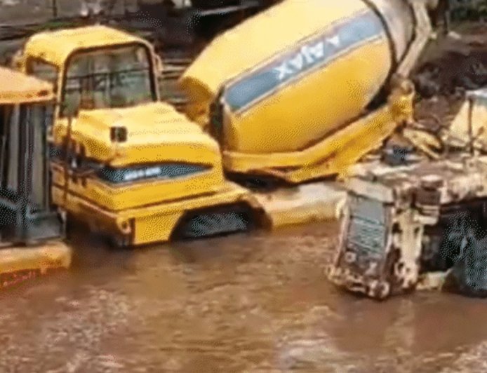 मध्य प्रदेश में मानसून का कहर: बालाघाट में बाढ़ में बहे बुलडोजर, जीप और कार, कई जिलों में नदी-नाले उफान पर; 23 जिलों में ऑरेंज अलर्ट जारी